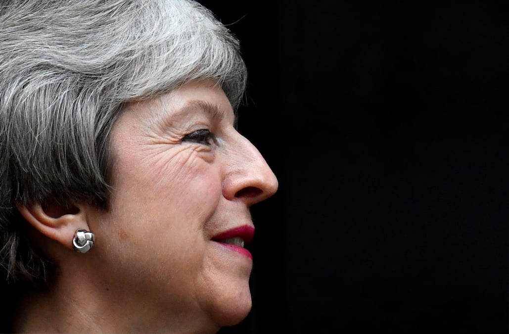 Brexit: il faut revoir l'accord pour que les communes l'enterinent, dit may