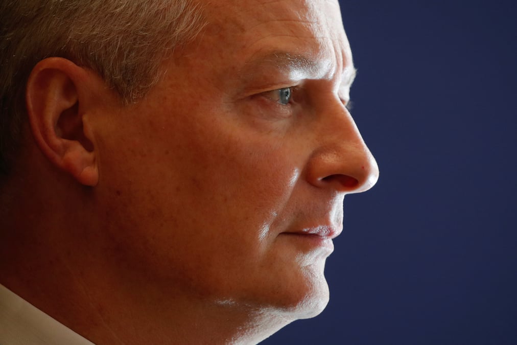 Le maire anticipe une contraction bien superieure a 2,2% en 2020, la pire depuis 1945