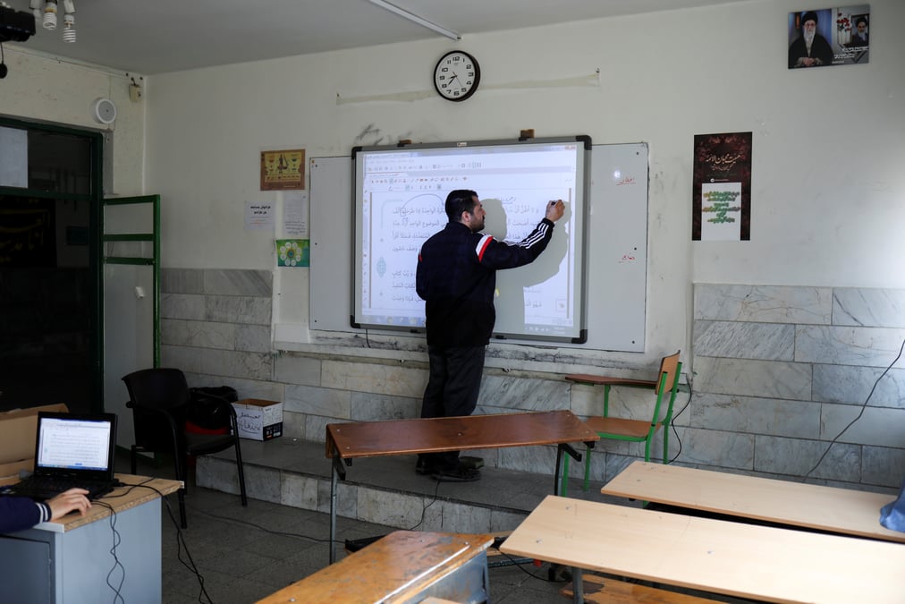 Coronavirus: fermees pendant sept mois, les ecoles rouvrent en iran