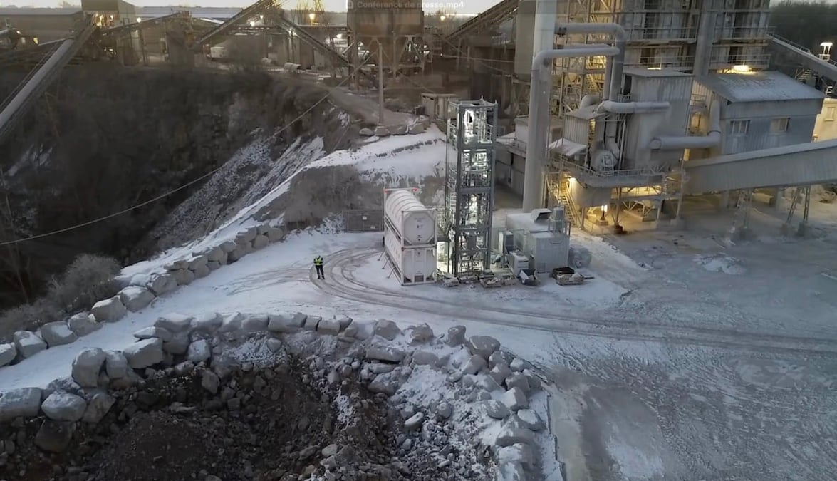 Dans la carrière de Bocahut, une technologie de rupture est née, sur un lit de poussière blanche.