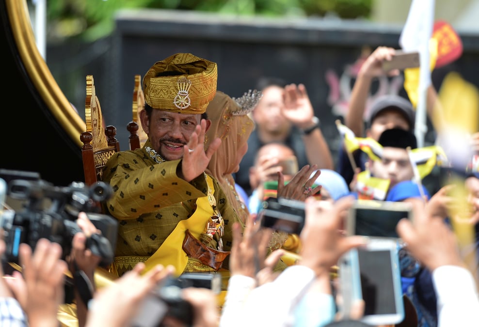 Le sultan de brunei fete ses 50 ans de regne