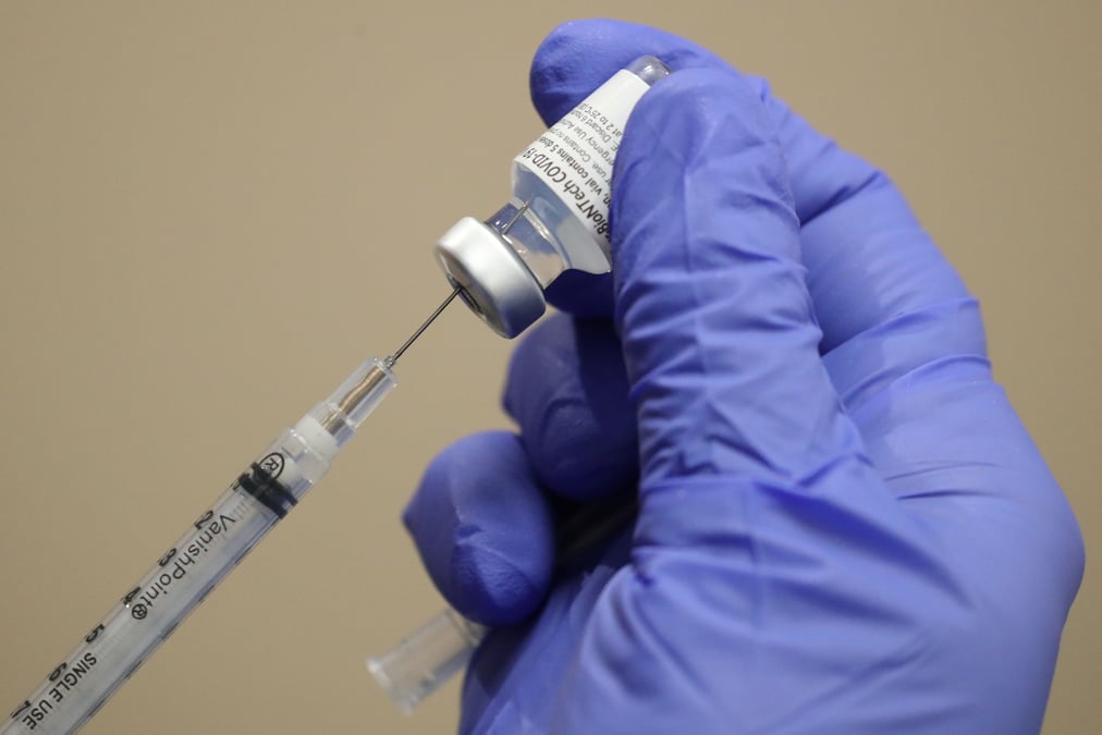 Coronavirus/usa: les membre du congres vaccines durant la premiere phase