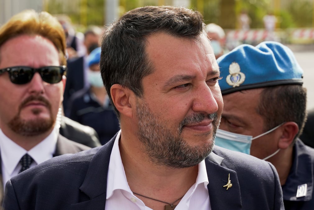 Italie: salvini juge a palerme pour avoir bloque un bateau de migrants