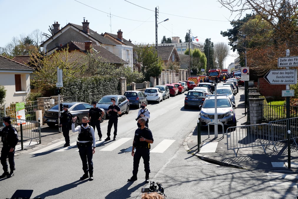 France: une fonctionnaire de police tuee lors d'une attaque au couteau a rambouillet