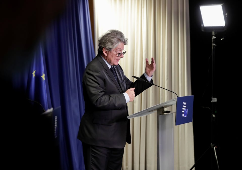 Les responsables de la sante et de l'industrie de l'ue debattent des vaccins covid-19 avec des pdg d'entreprises pharmaceutiques