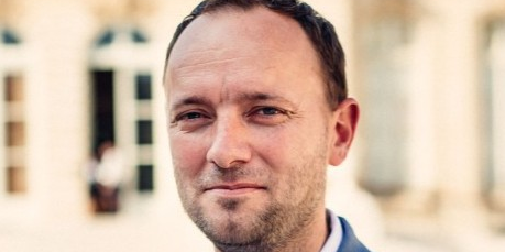 « En République, il n'y a pas d'usage de la force sans consentement démocratique. Même notre dissuasion nucléaire n'est pleinement crédible et durable que si les citoyens en comprennent les enjeux et adhèrent à ses exigences, pour soutenir la détermination du président de la République à défendre les intérêts vitaux de la Nation » (Thomas Gassilloud, président de la commission de la défense nationale et des forces armées)