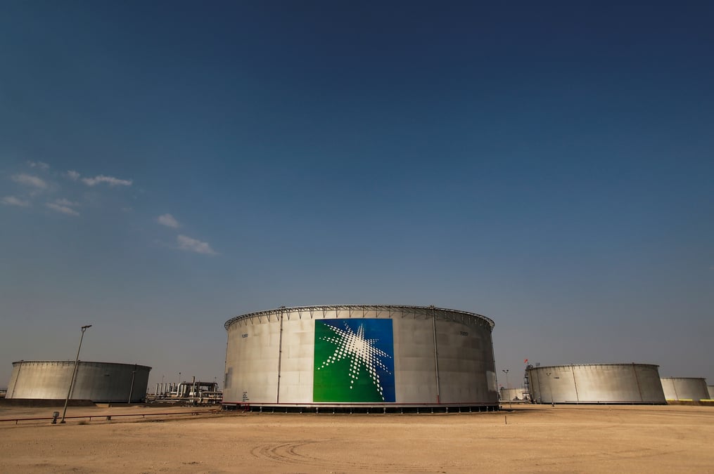 Reservoirs de petrole dans les installations petrolieres de saudi aramco a abqaiq