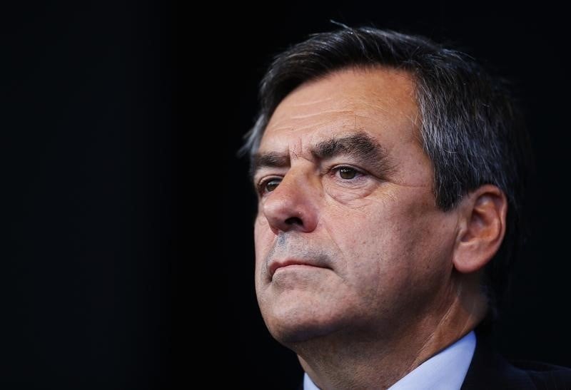 Fillon dénonce un complot, Jouyet sommé de s'expliquer