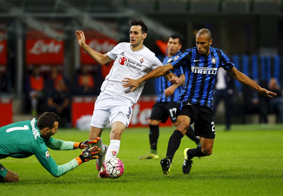 L'inter tombe de son piedestal
