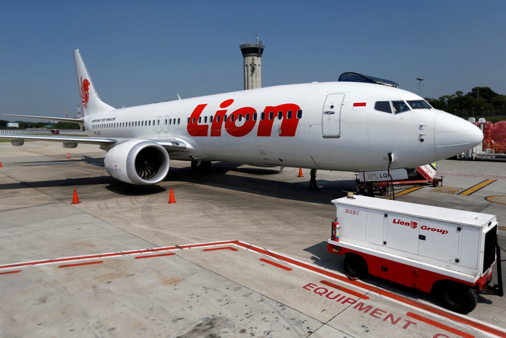 Crash du boeing 737 max en indonesie: le rapport recommande de revoir le mcas