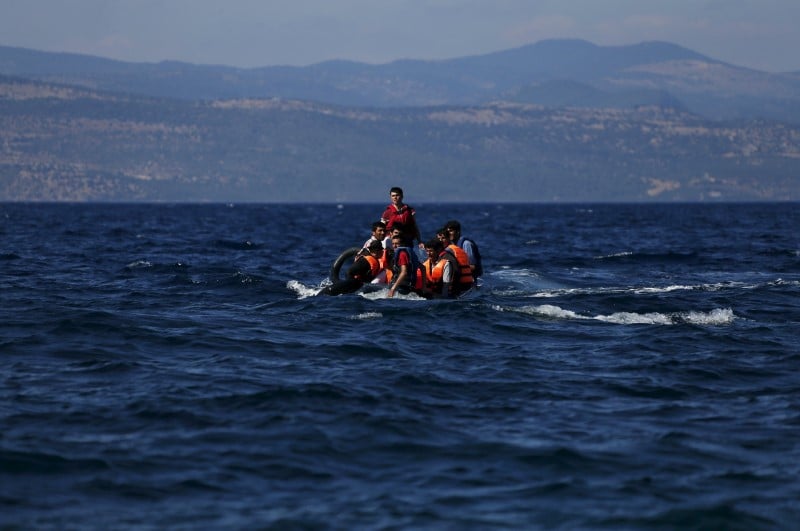 Quatre enfants disparus apres le naufrage d'un canot au large de l'ile grecque de samos