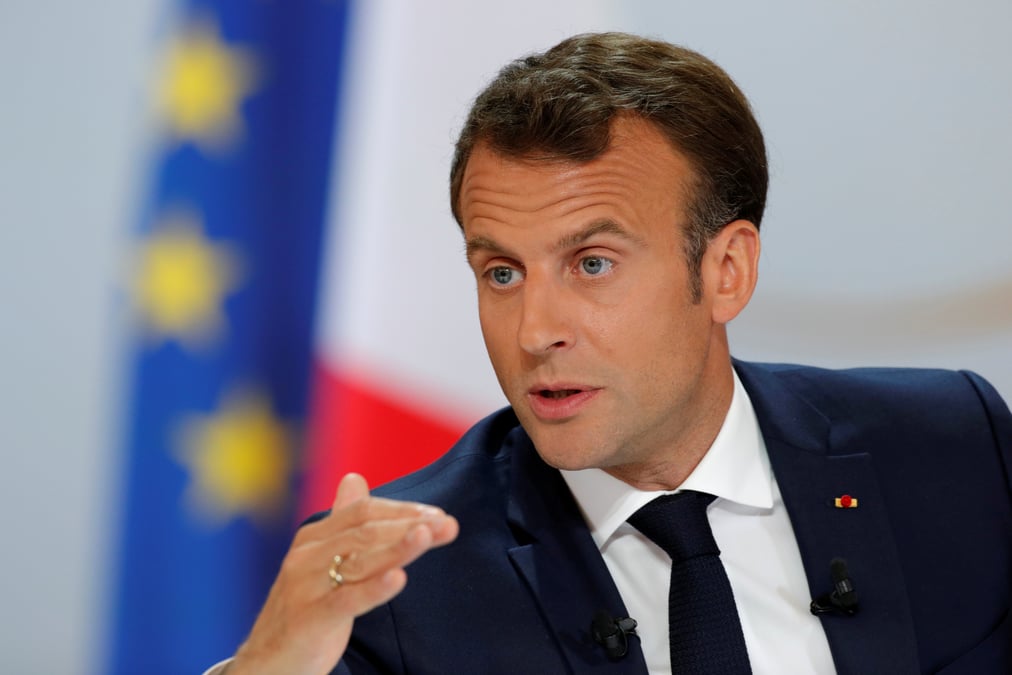 Macron souhaite une "reponse extremement ferme" face aux black-blocs
