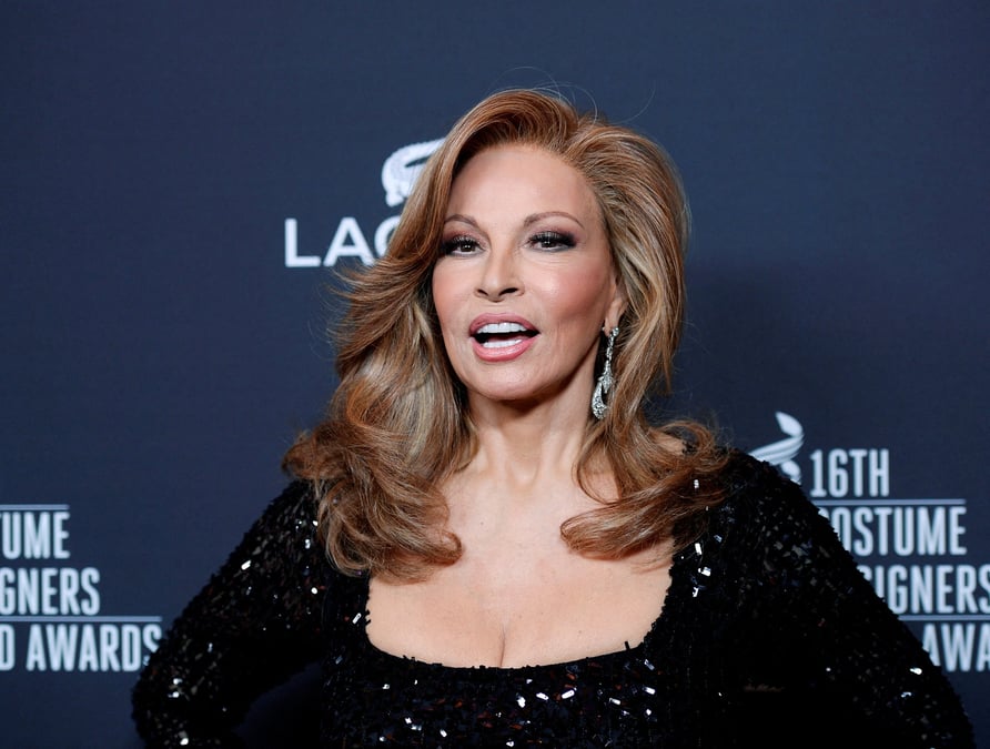 Raquel welch lors des 16e costume designers guild awards a beverly hills
