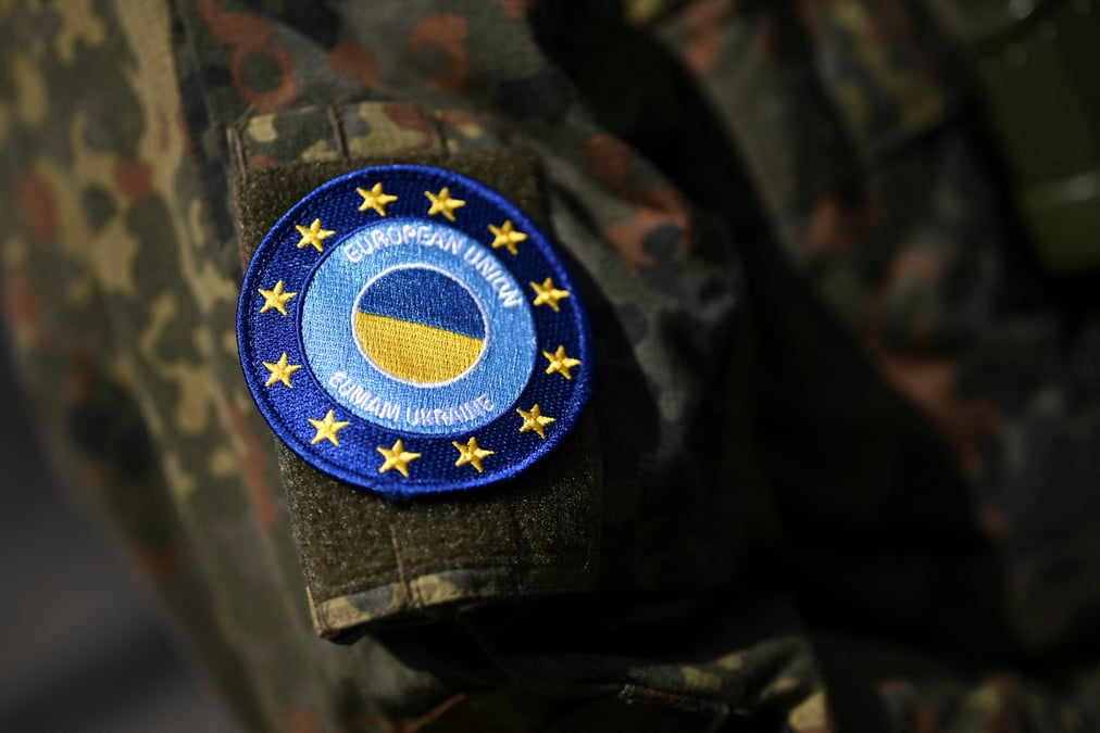 Un insigne de la mission d'assistance militaire de l'union europeenne en ukraine (eumam)