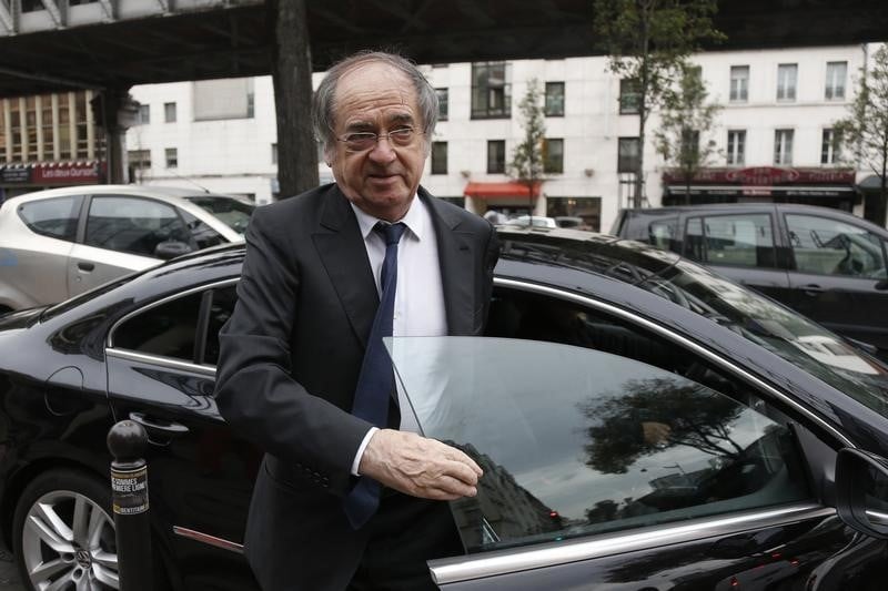 Noel le graet tempere son soutien a sepp blatter