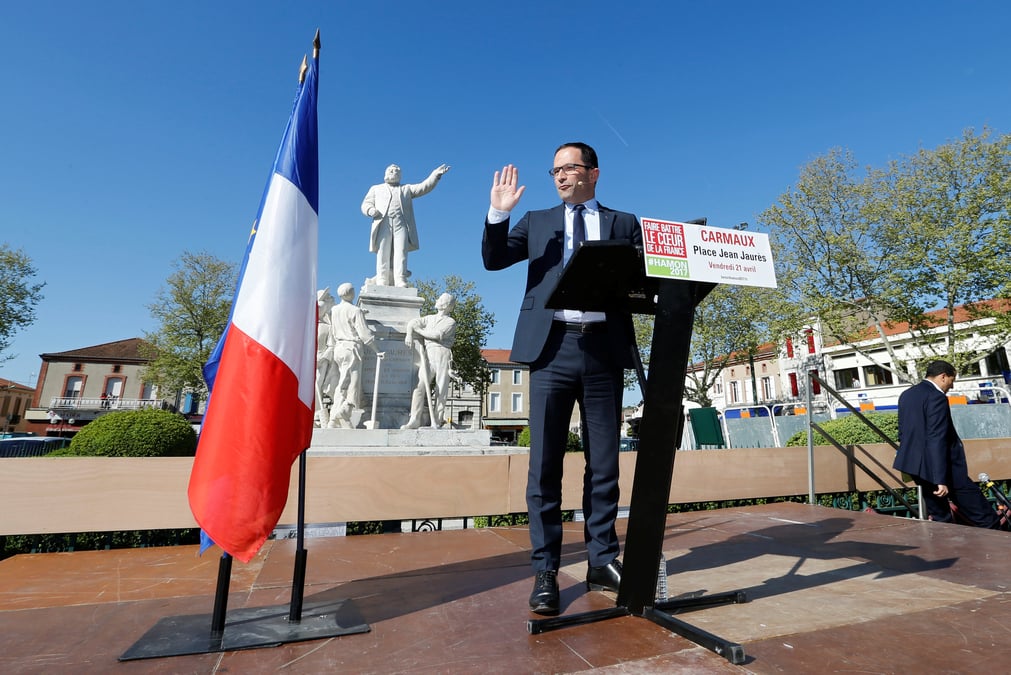 La democratie ne sera pas l'otage du terrorisme, dit hamon
