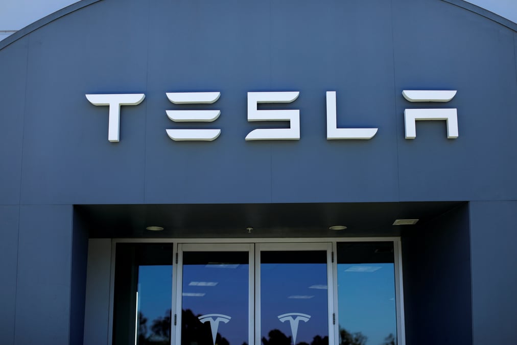 Tesla: musk cherche a former un grand groupe d'investisseurs