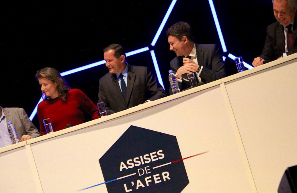 Gérard Bekerman, le président de l'Afer, entouré de Benjamin Griveaux, député de Paris, à droite et de Camille Morvan, cofondatrice de la startup Goshaba, à gauche.