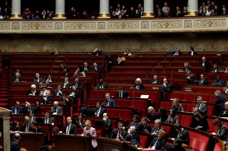 Coronavirus: le parlement francais adopte le nouveau budget