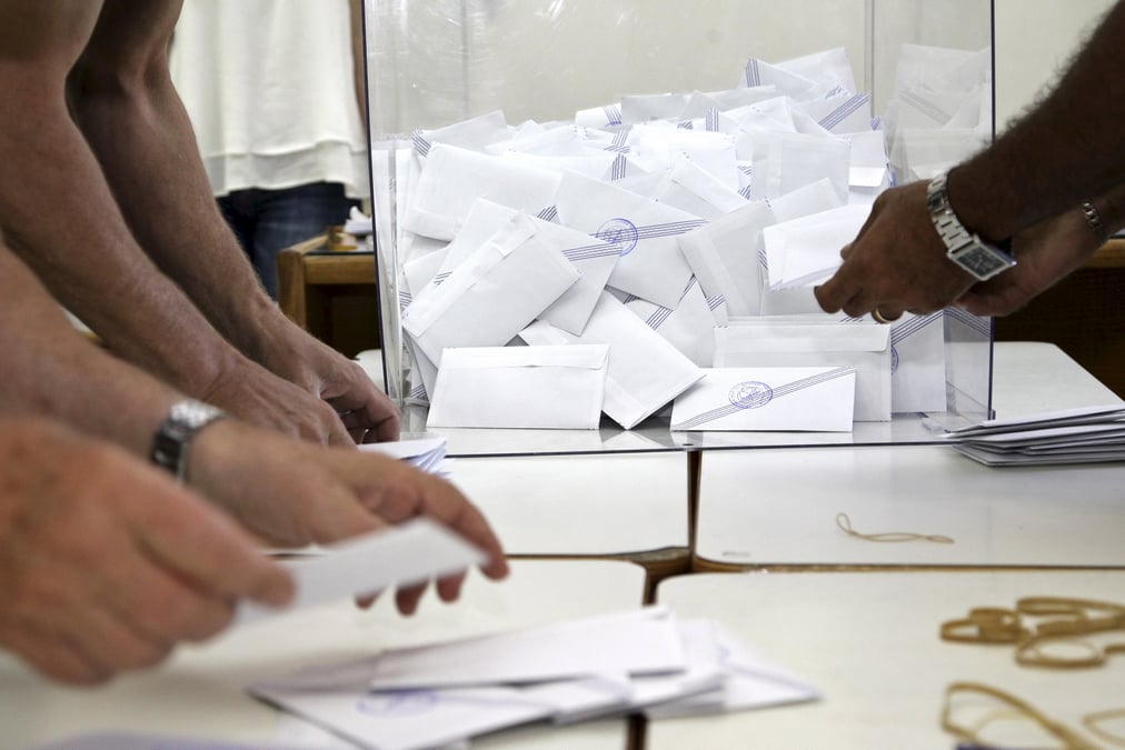 59,8% de "non" apres depouillement de 10% des bulletins en grece