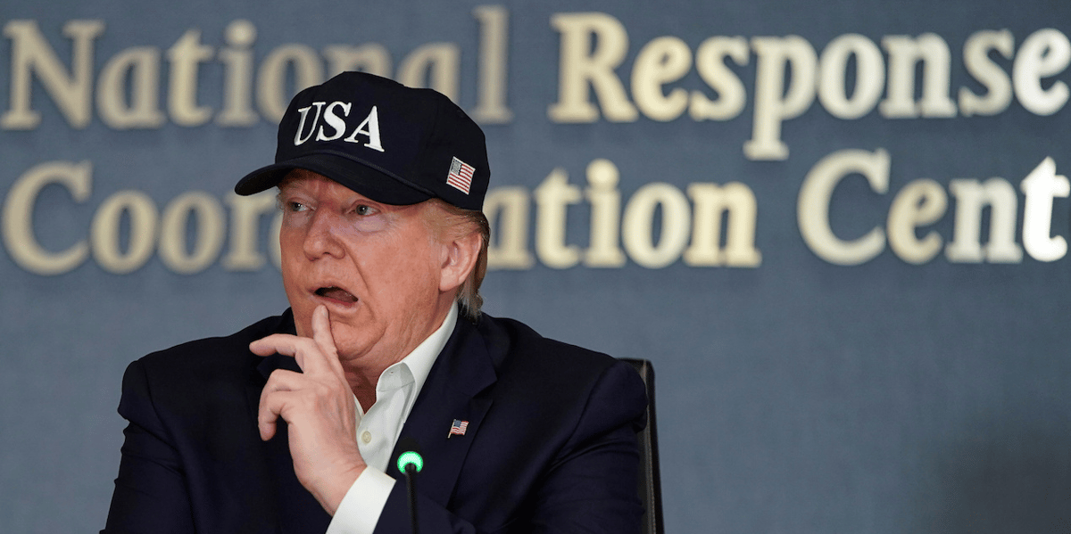 Donald Trump, le 1er septembre 2019, au siège de l’Agence fédérale des situations d'urgence, venu s'informer de l'évolution des dégâts créés par l'ouragan Dorian.