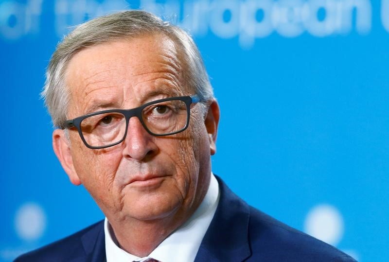 Juncker trouve "ridicule" le parlement europeen desert
