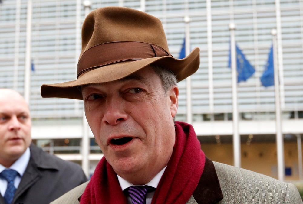 Sans accord financier, londres doit choisir le brexit dur, dit farage