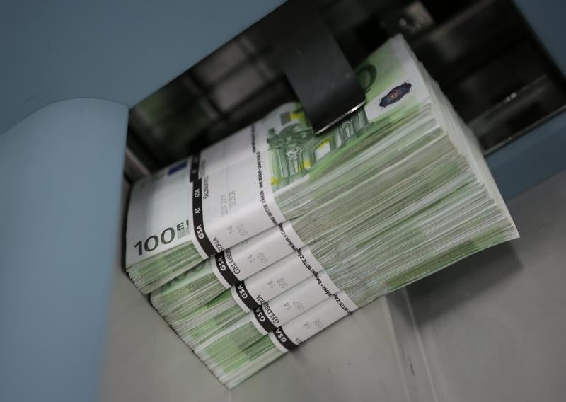 Rome réduit ses prévisions mais veut contenir son déficit