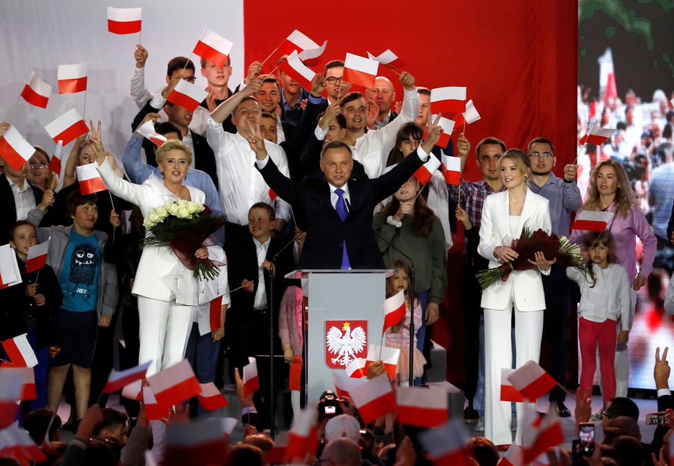 Pologne: le president sortant duda donne en tete de la presidentielle