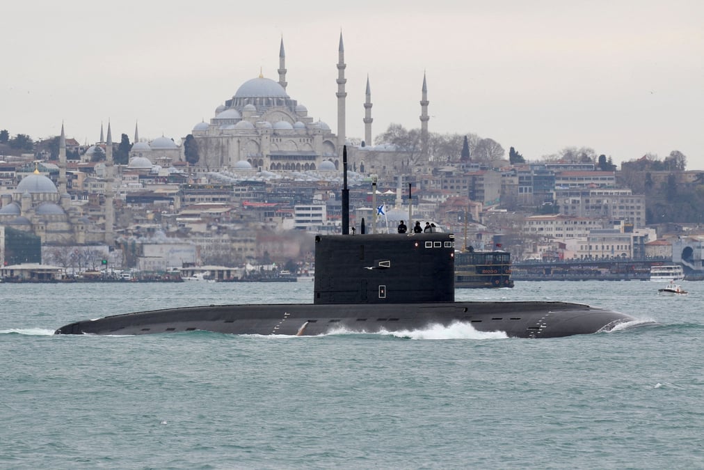 La turquie ne peut empecher les navires de guerre russes d'acceder a la mer noire, dit le ministre turc des affaires etrangeres