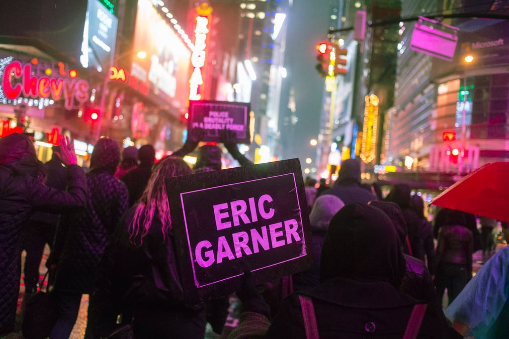 Vers le limogeage d'un policier blanc implique dans la mort d'un homme noir a new york