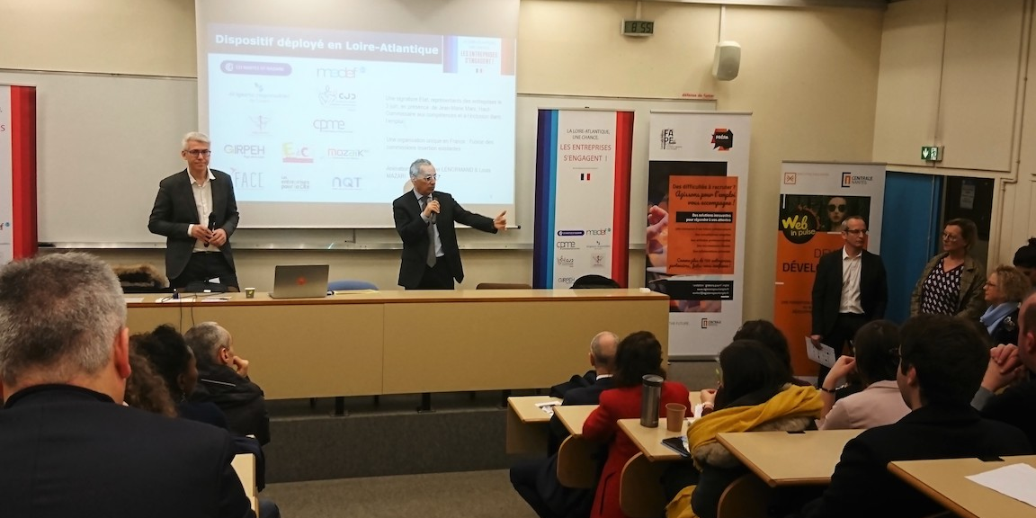 Job dating, Medef, Fape, direccte... à l'Ecole centrale de Nantes pour les publics éloignés de l'emploi.