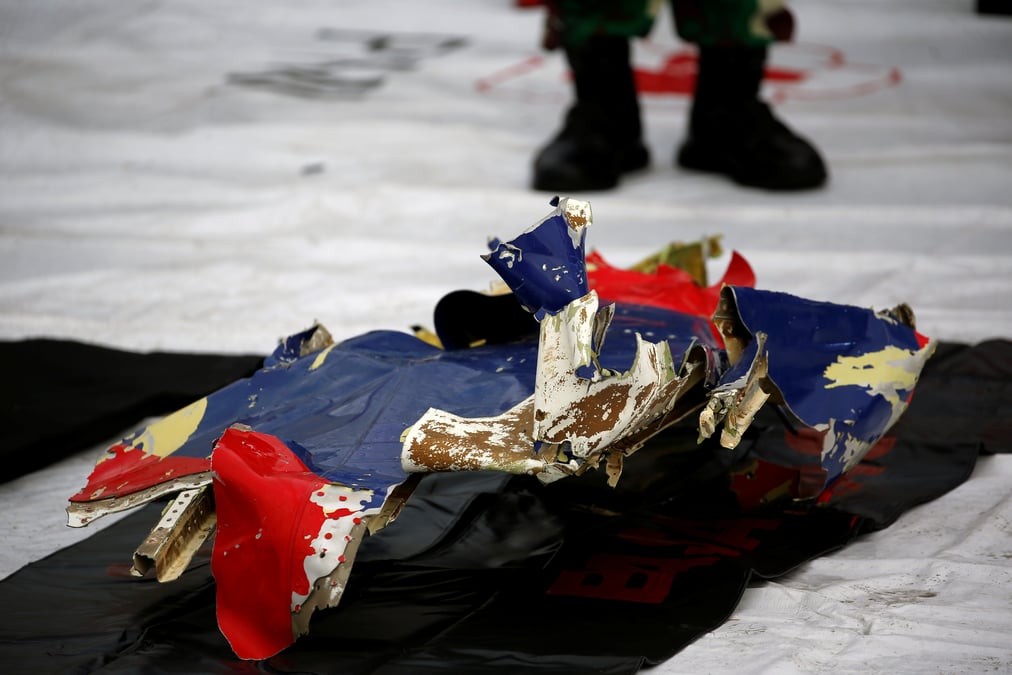Indonesie: les boites noires localisees apres le crash d'un boeing