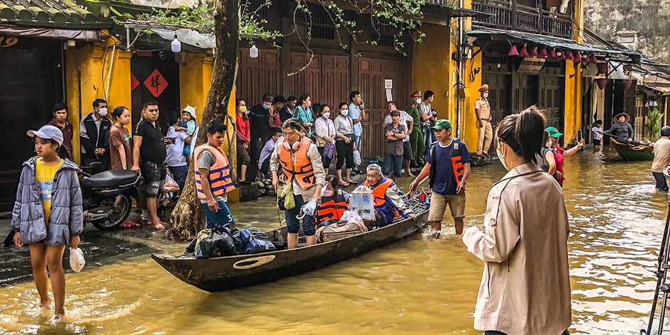 En novembre 2023,
Hoi An, « la ville
aux mille
lanternes », a
connu un niveau
d’inondation
historique. La crue
du fleuve
Thu Bon a culminé
à 1,77 mètre.
