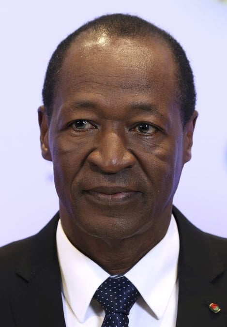 Macron s'engage a faciliter l'extradition de compaore au burkina faso