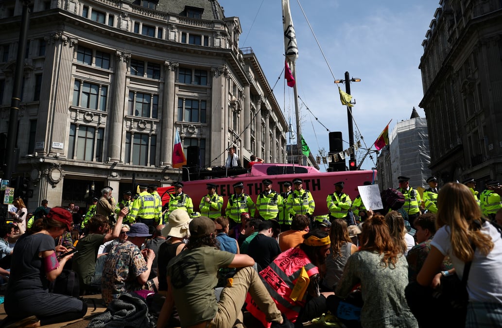 Climat: "sommes-nous la derniere generation ?", demandent de jeunes londoniens