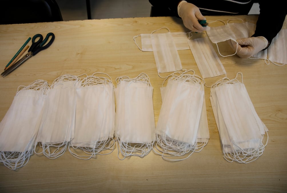 Coronavirus: les exportations us de masques et gants bloquees