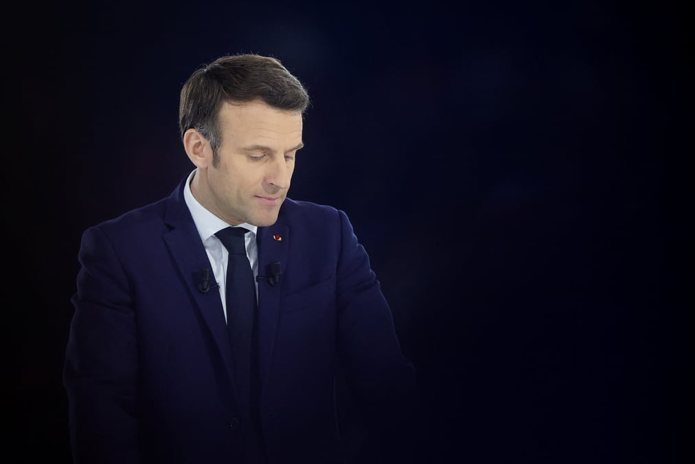 Ukraine: des "indices tres clairs" de crimes de guerre, nouvelles sanctions requises, dit macron