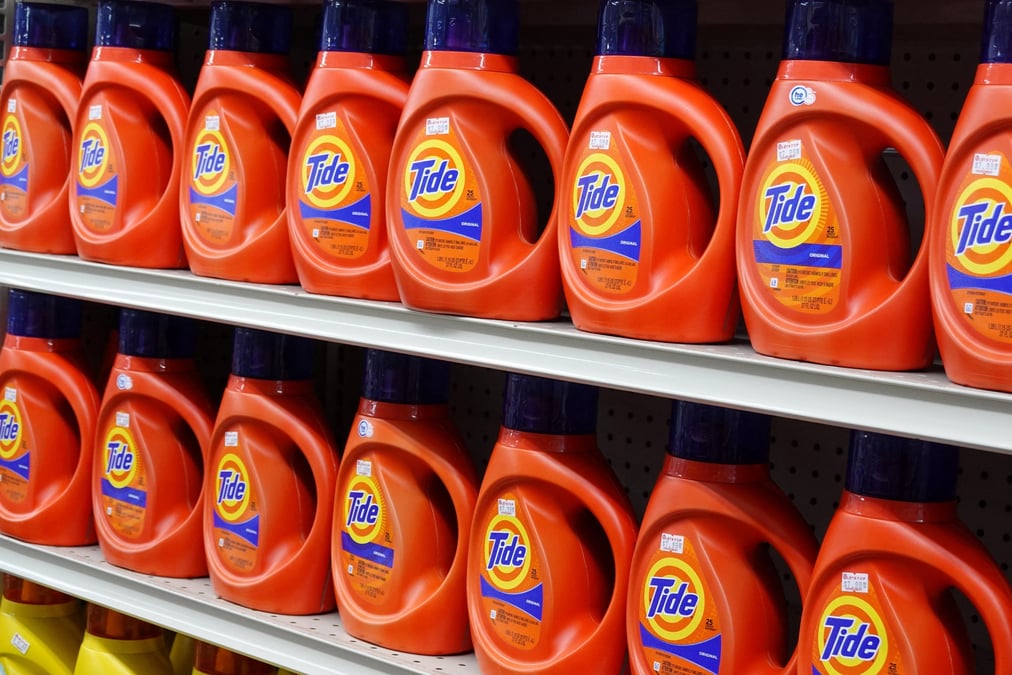 Le detergent tide, une marque detenue par procter & gamble, est vu en vente dans un magasin a manhattan