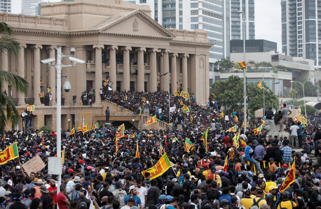 Le premier ministre du sri lanka offre sa demission, le palais presidentiel pris d'assaut