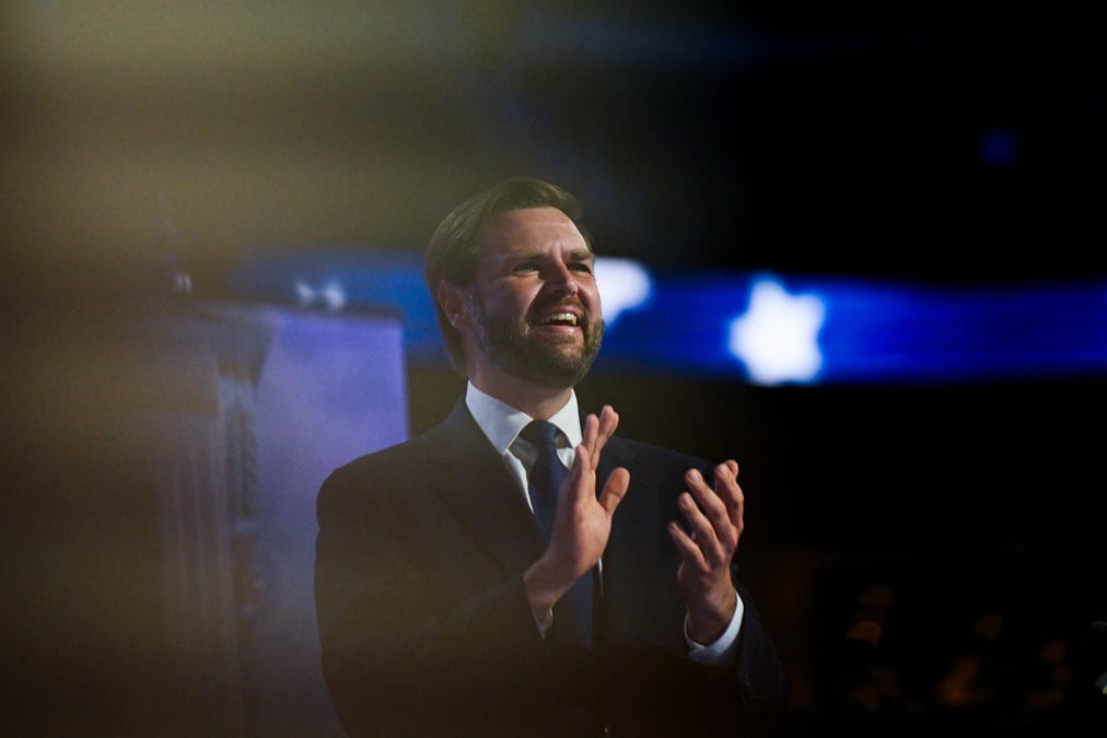 Le senateur j.d. vance, colistier republicain choisi par donald trump