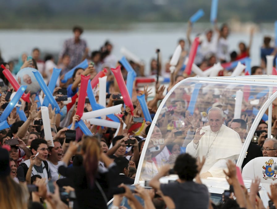Le pape appelle les jeunes a "mettre le bazar" 