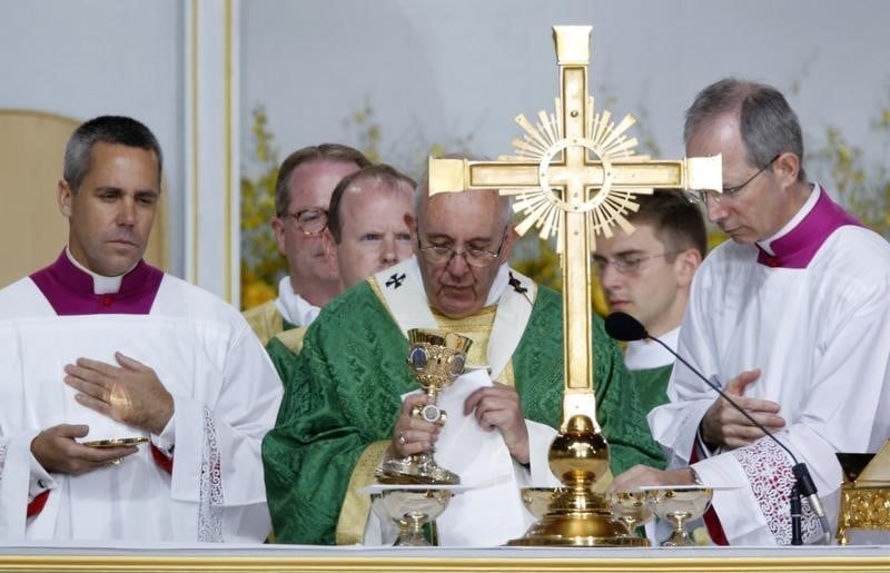Le pape conclut sa tournee americaine par une messe geante