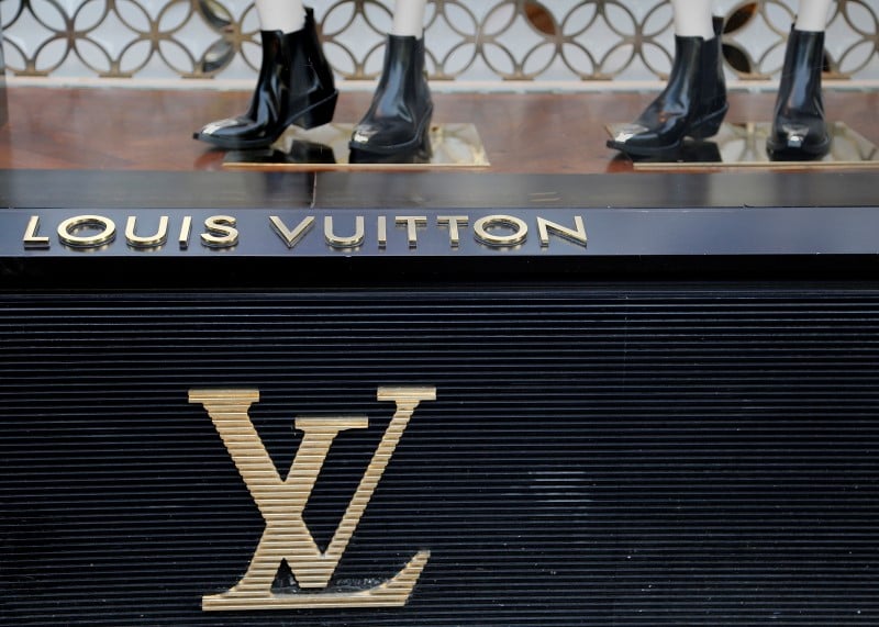 Le designer de vuitton bientot remplace