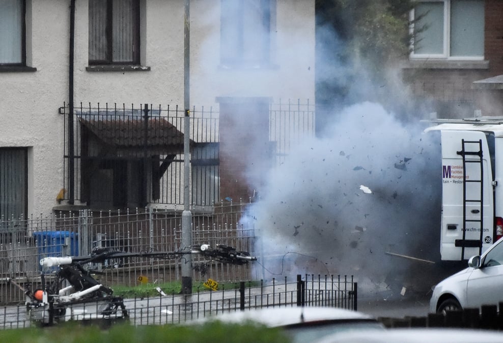 Explosion a londonderry quand l'armee intervenait dans un vehicule suspect