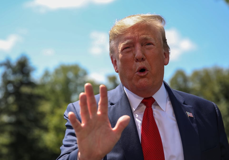 Trump dement envisager de moins taxer salaires et plus-values