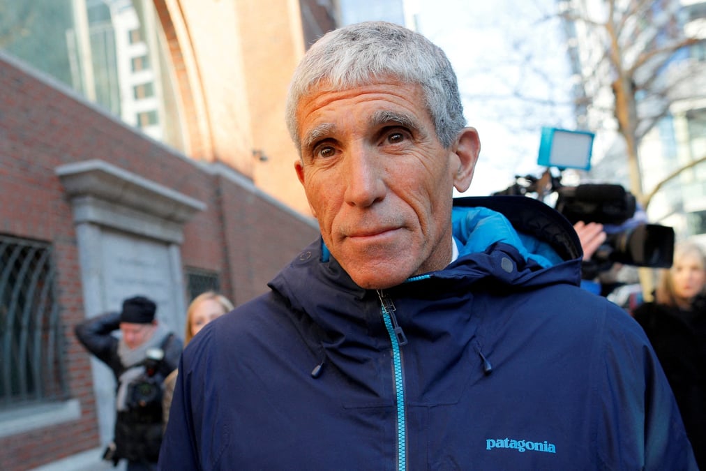 Photo d'archives : william "rick" singer quitte le palais de justice federal de boston