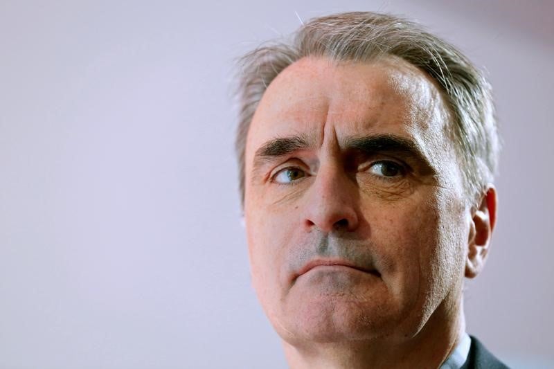 Michel paulin, dg de sfr, sur le depart