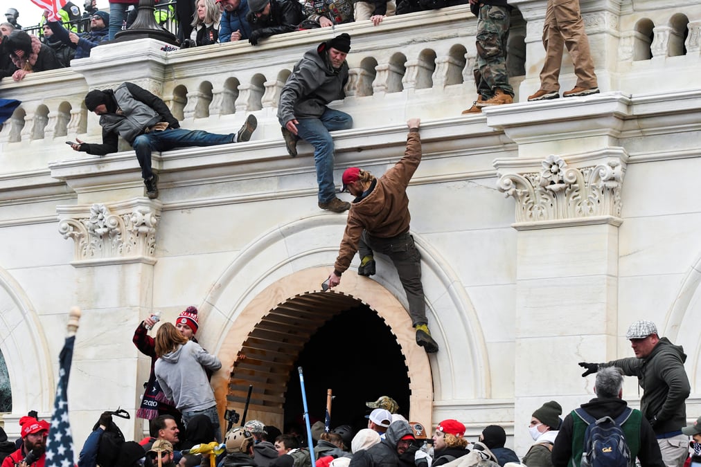 Trump a condamne l'assaut du capitole sous la pression de ses conseillers