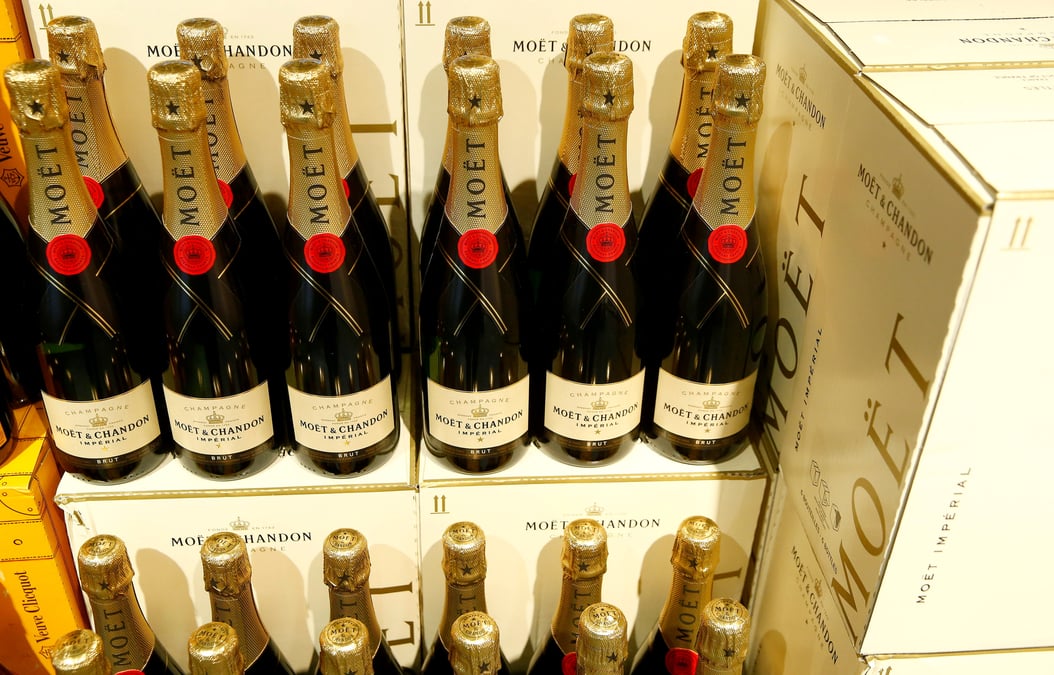 La russie suspend sa loi sur le champagne jusqu'au 31 decembre, dit riester